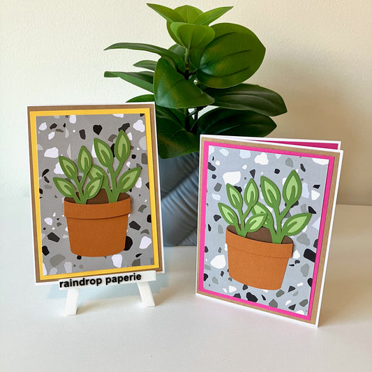 Tarjetas de felicitación con pequeñas macetas con hojas para jardín