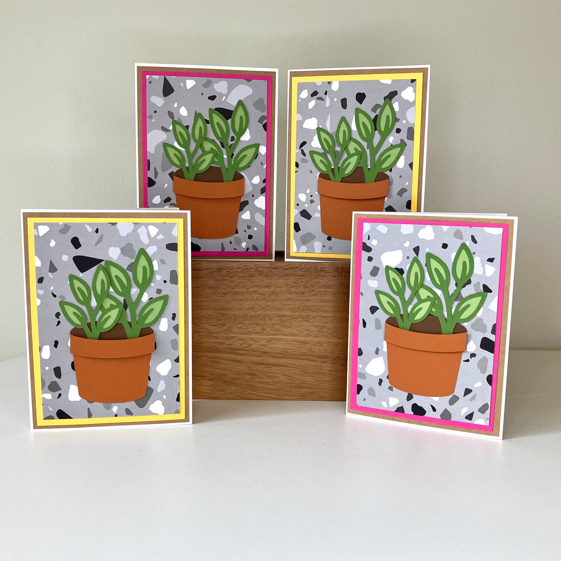 Leafy_Little_Garden_Pots_Grey_Speckles